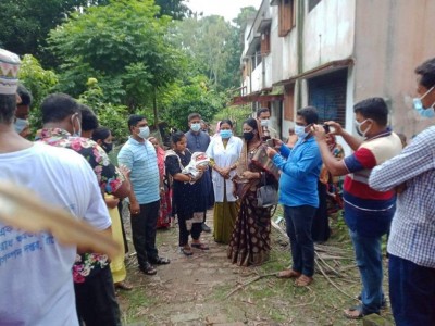 বাগেরহাটে রাস্তার পাশ থেকে অজ্ঞাত পরিচয় নবজাতক উদ্ধার